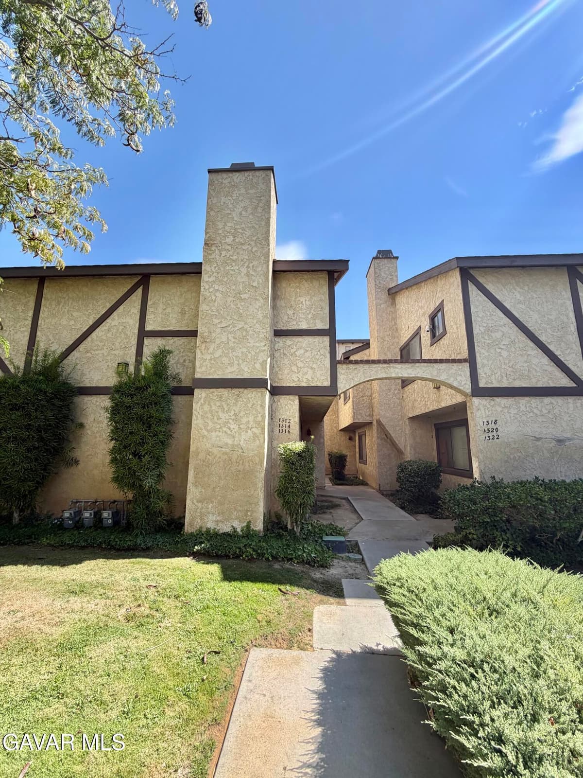 1316 W Ave J4