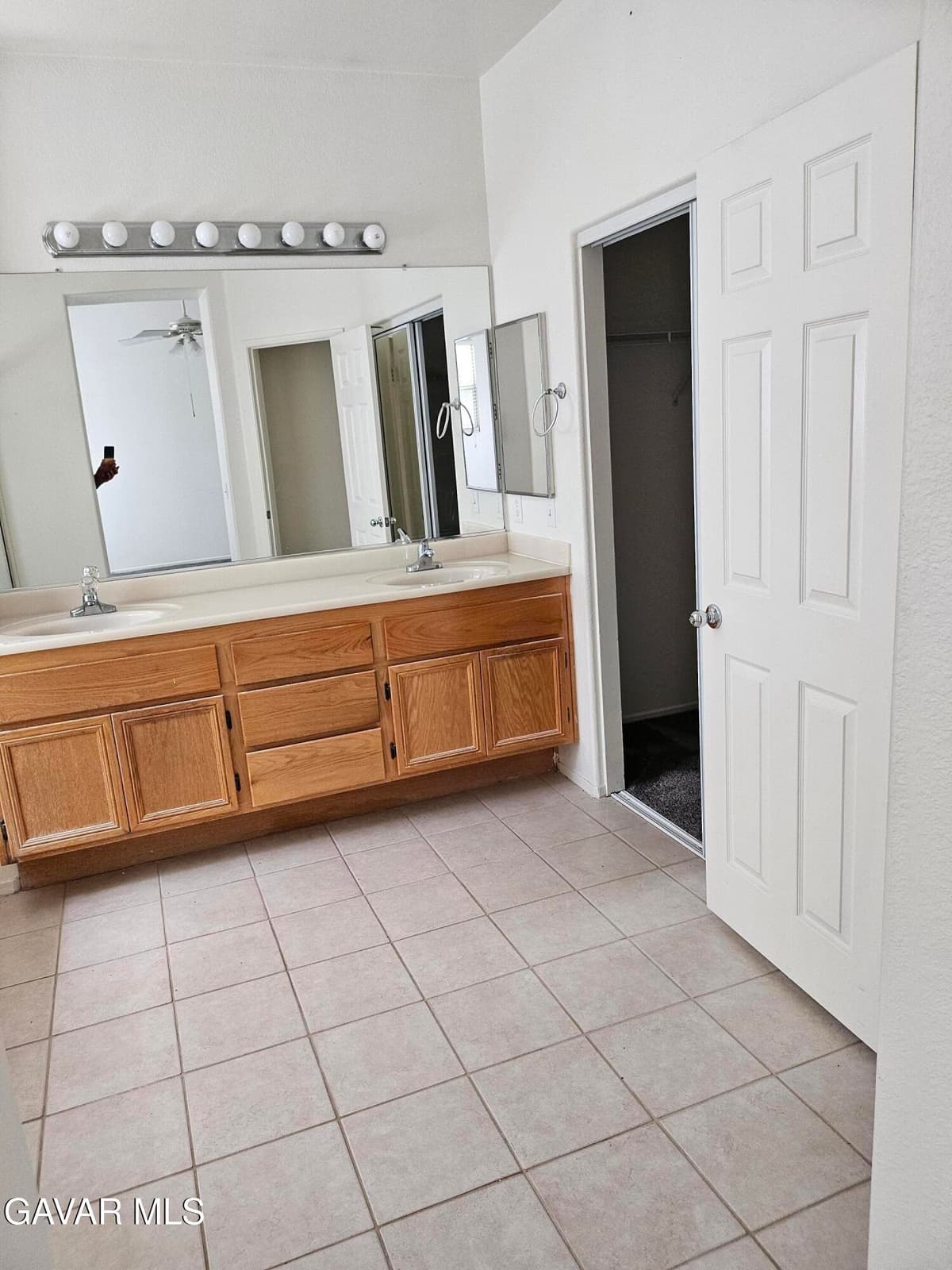 3422 Tamarisk Drive