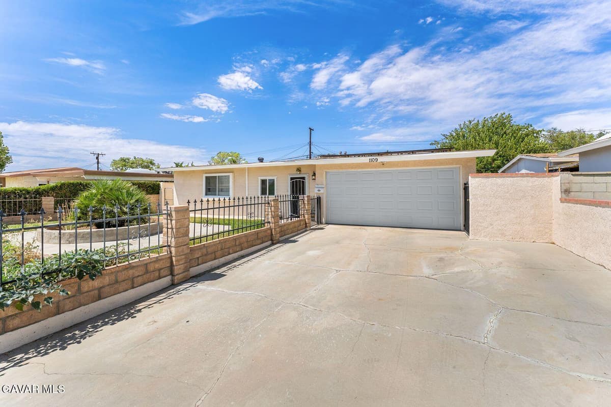 1109 Avenue J 14