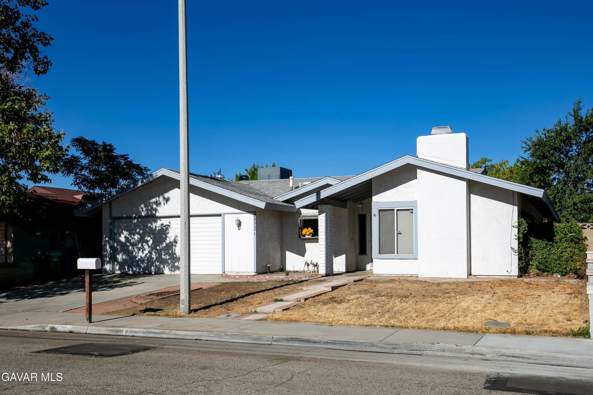 44927 Hanstead Avenue