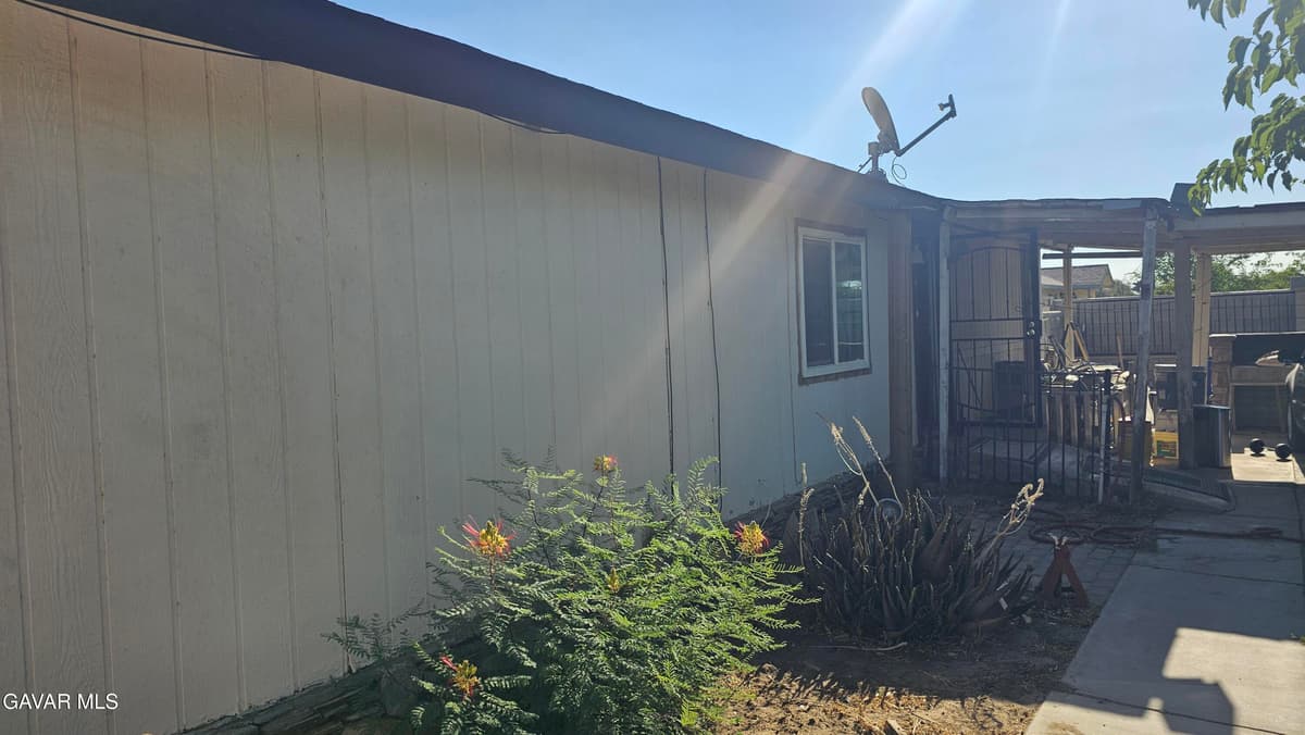 9833 E Avenue S-8