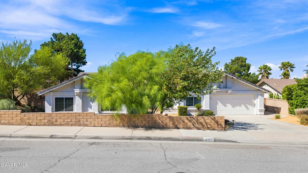 5901 Redwood Avenue