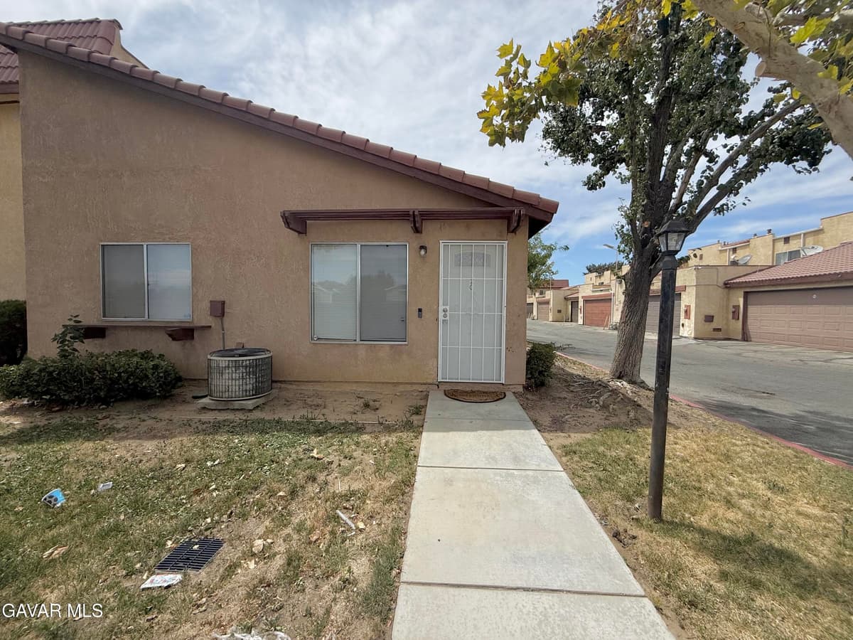 1750 E Avenue Q14