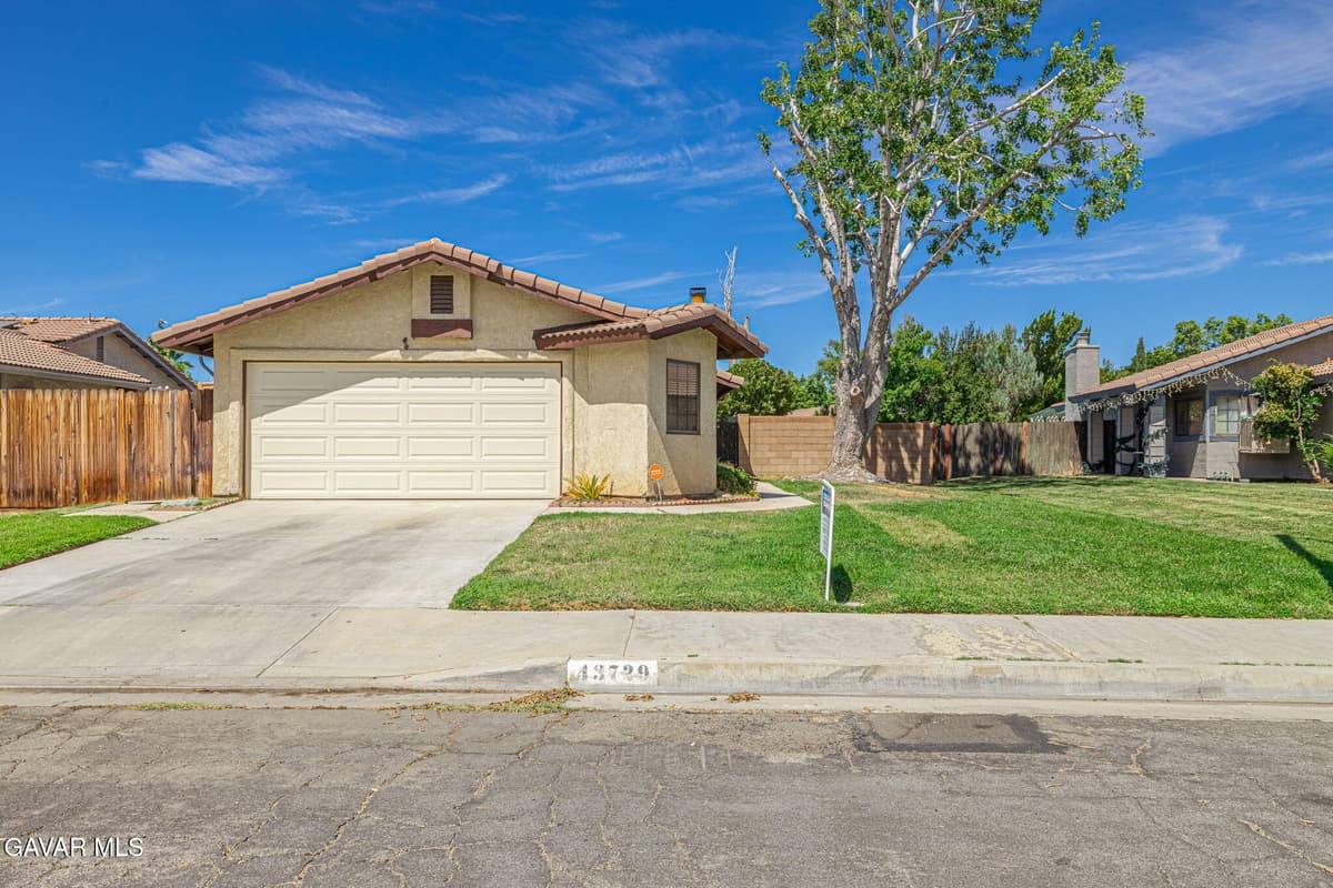 43729 La Paz Lane