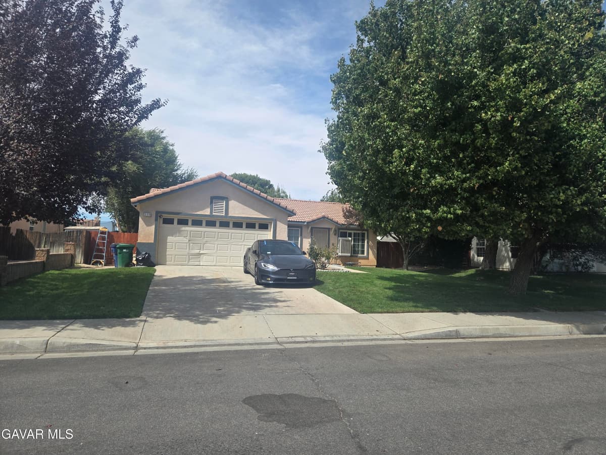 3319 E Avenue K 3