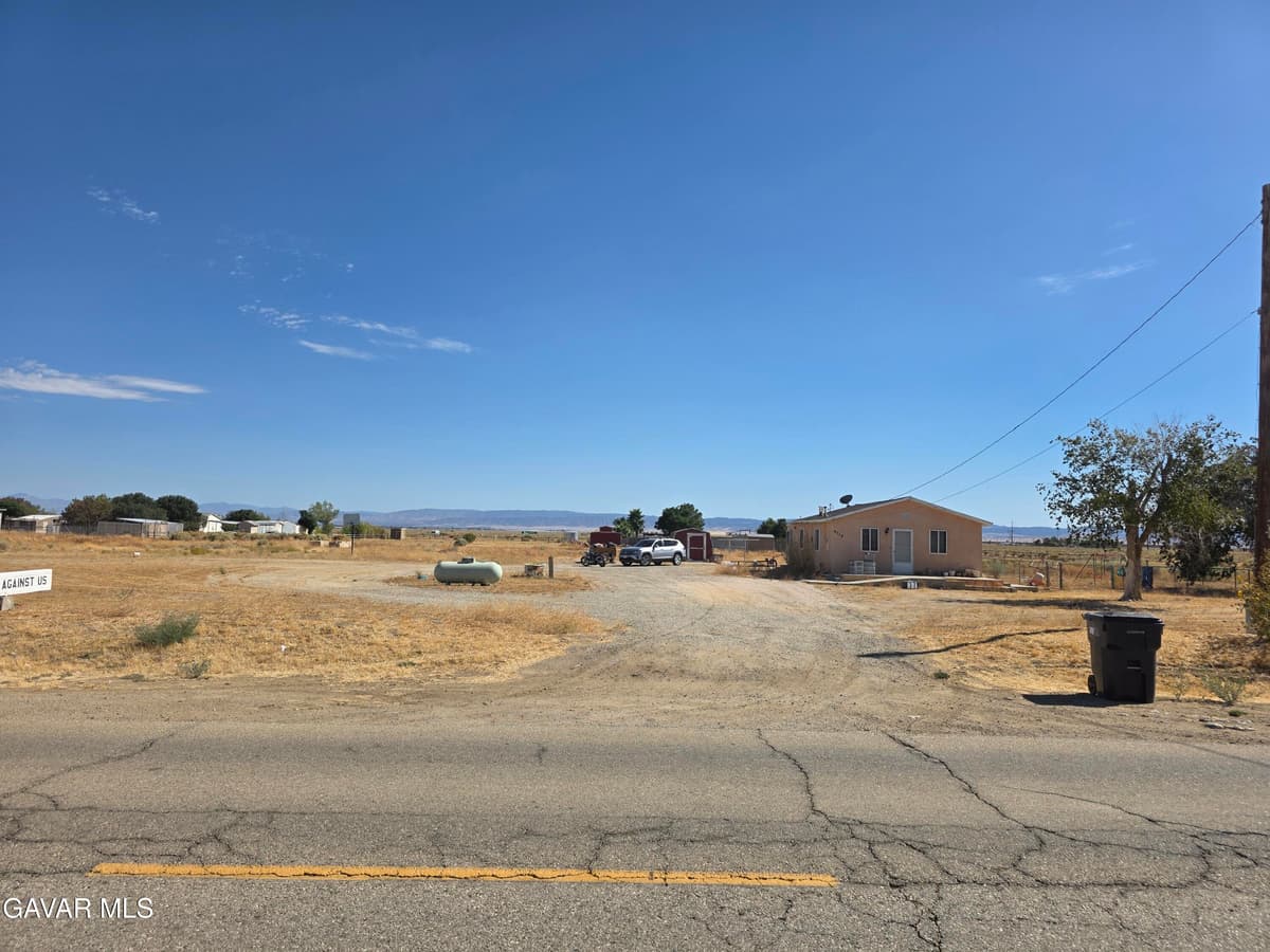 9714 W Rosamond Boulevard