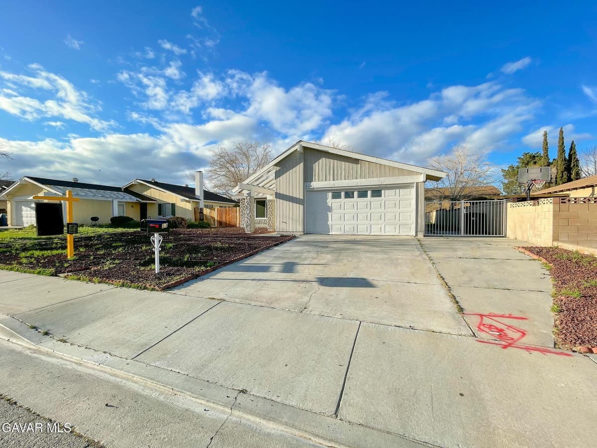 823 E Kildare Street