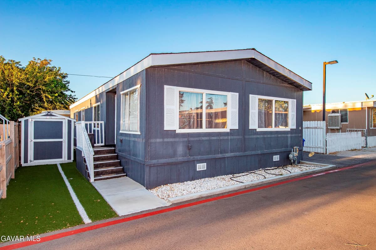 3157 E Avenue I