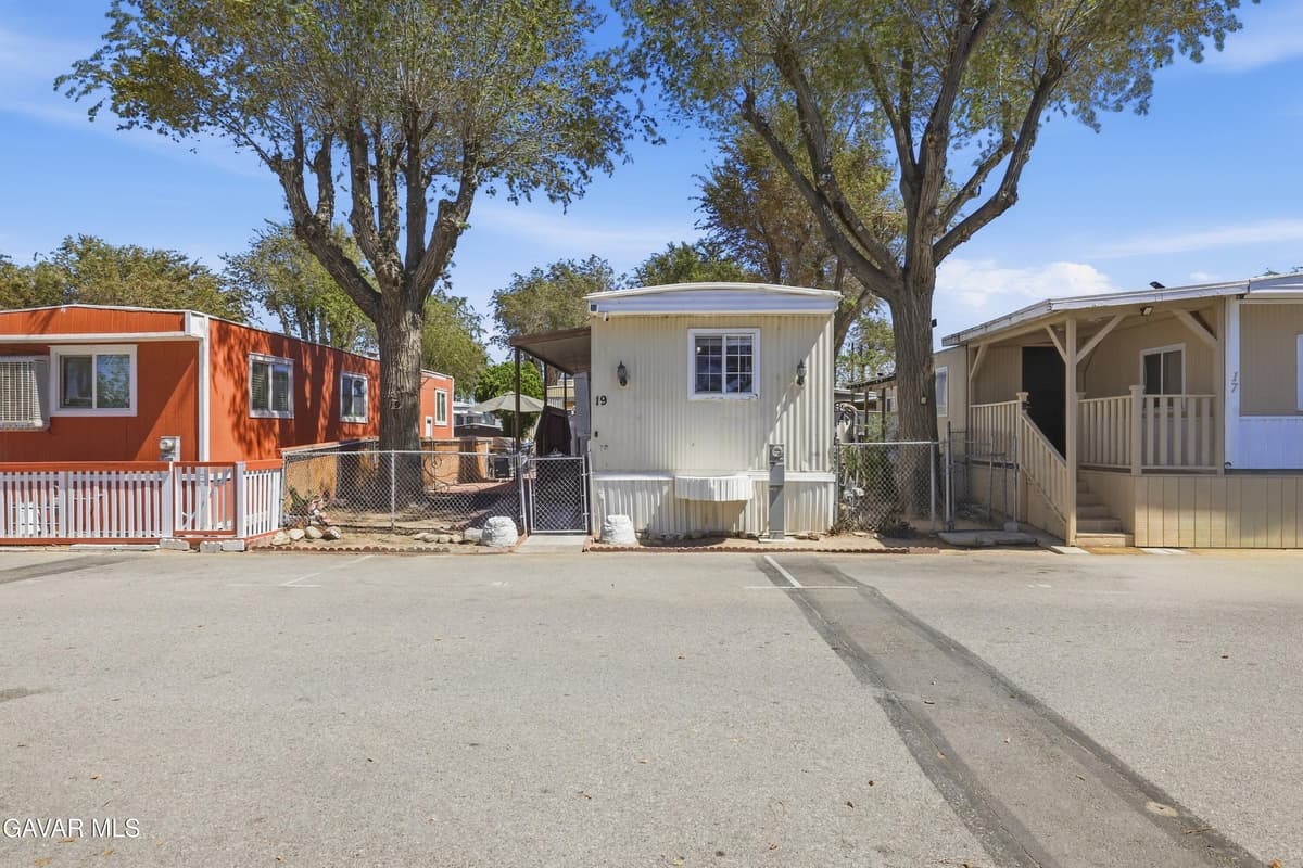 1617 E Avenue I