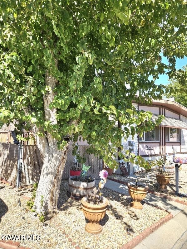 2550 E Avenue I