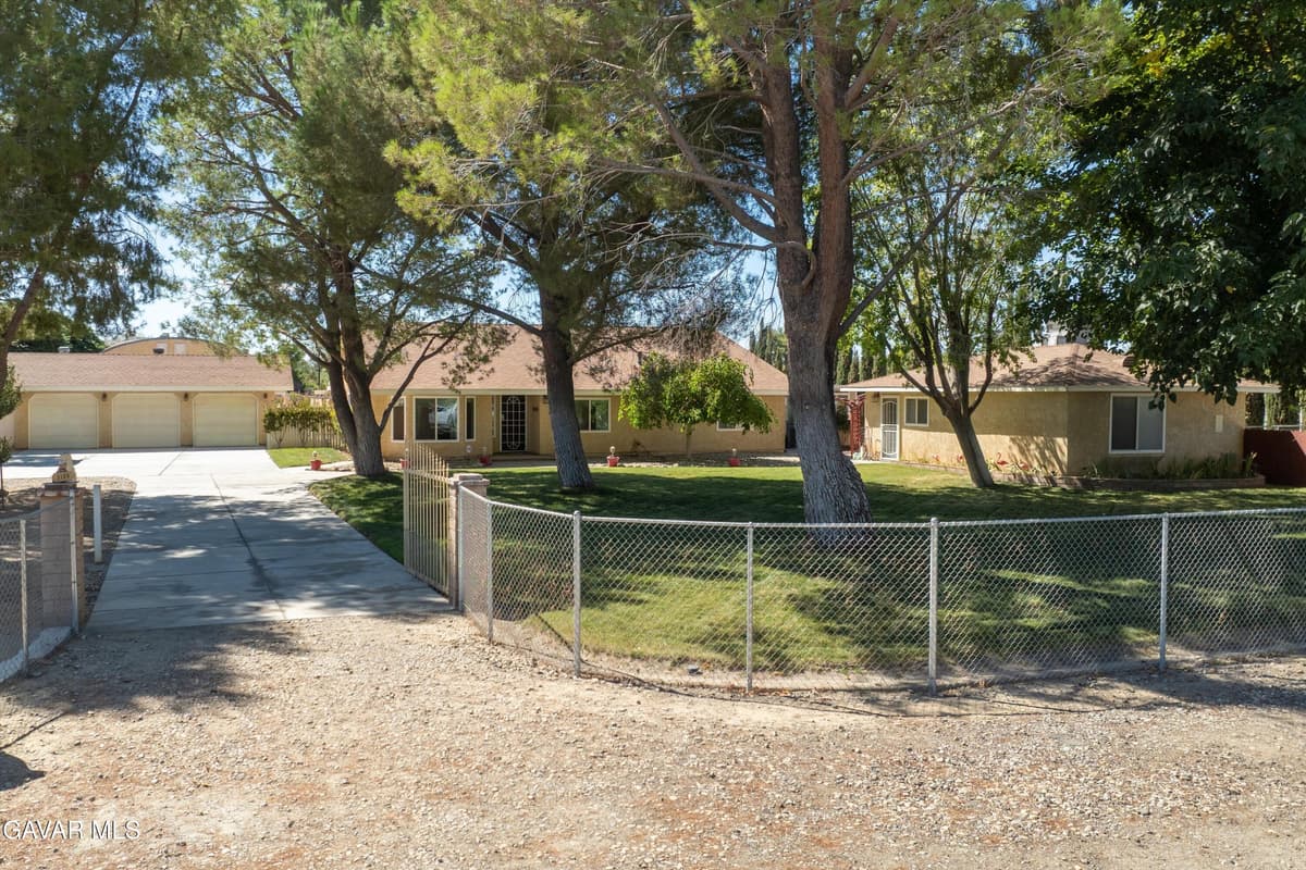 3156 E Avenue H4