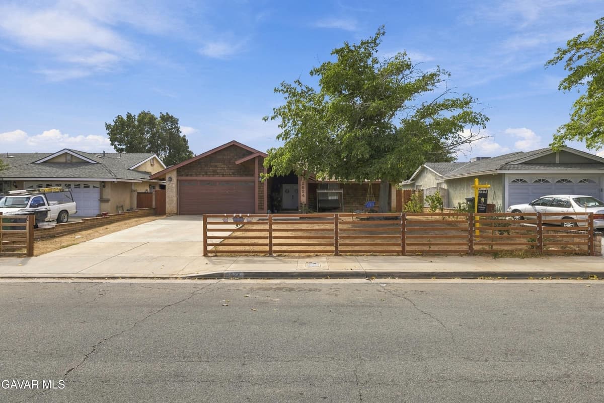 2824 E Avenue R12