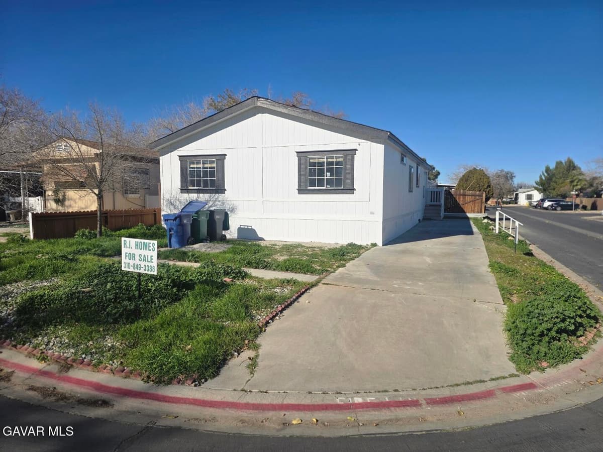 3524 E Avenue R