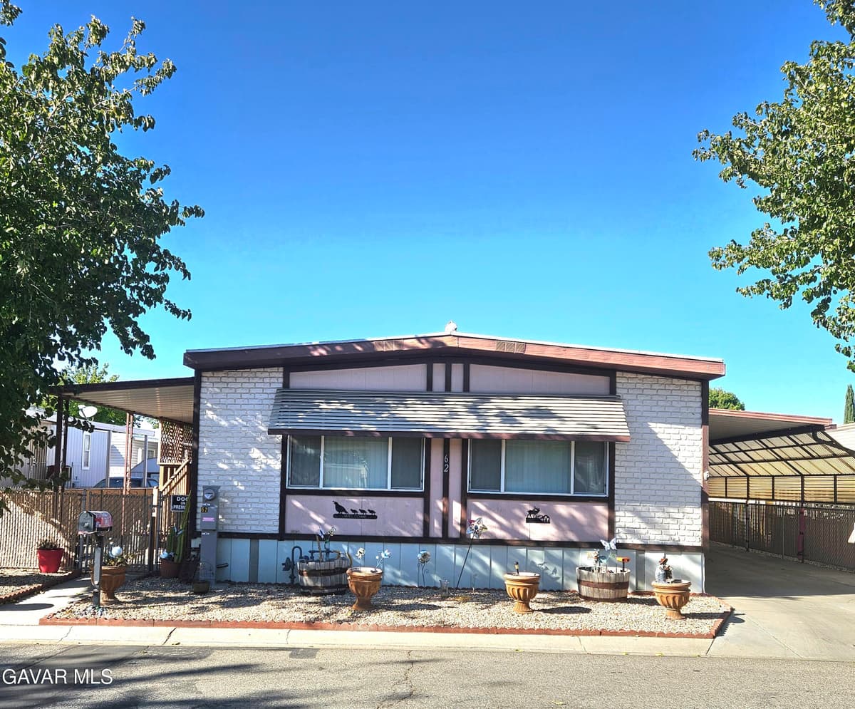 2550 E Avenue I