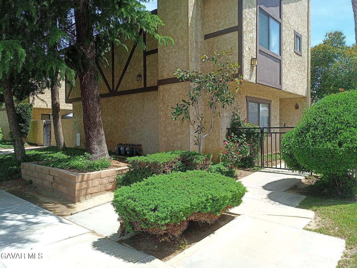 1328 W Avenue J4