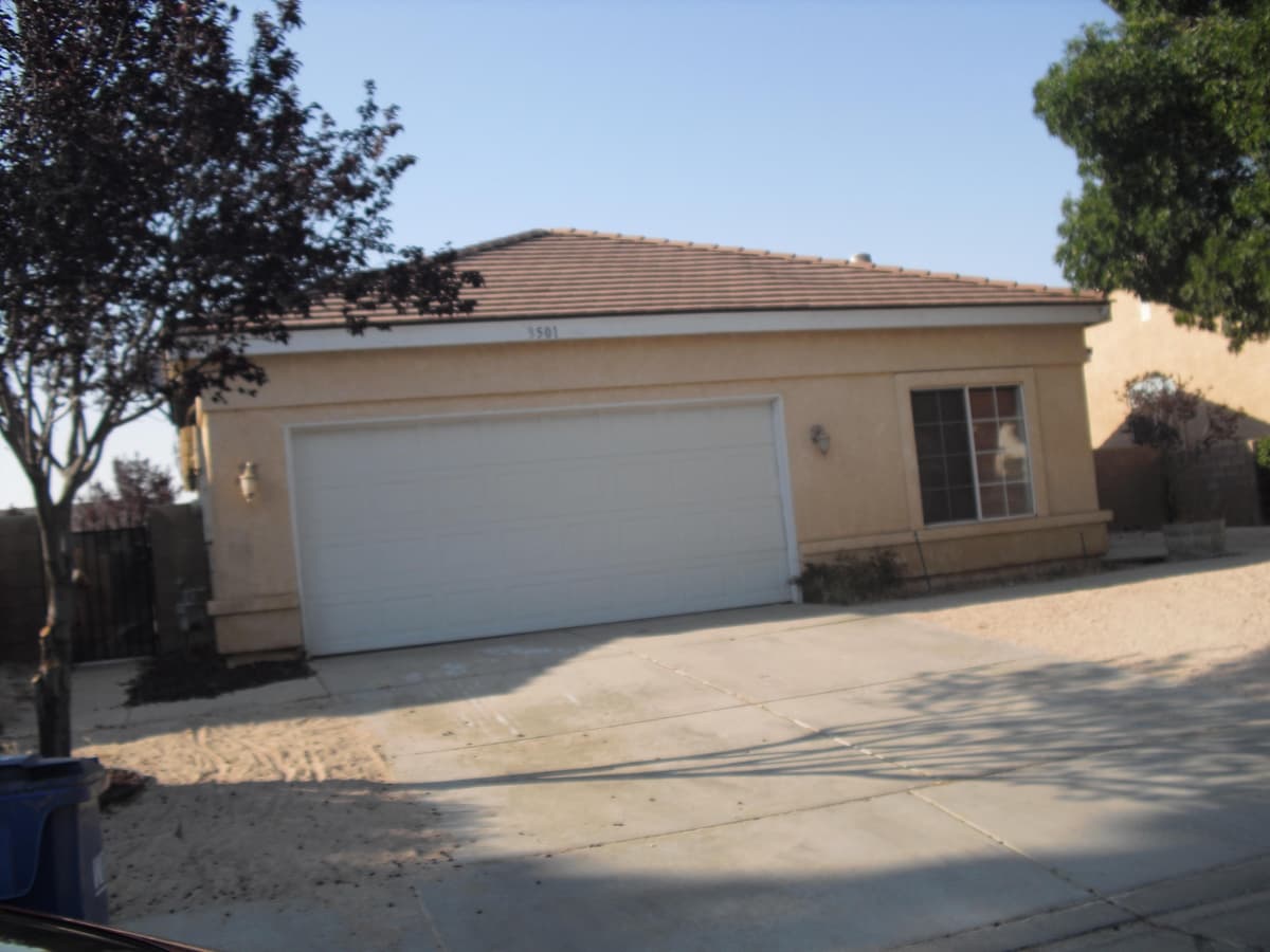 3501 Racquet Lane