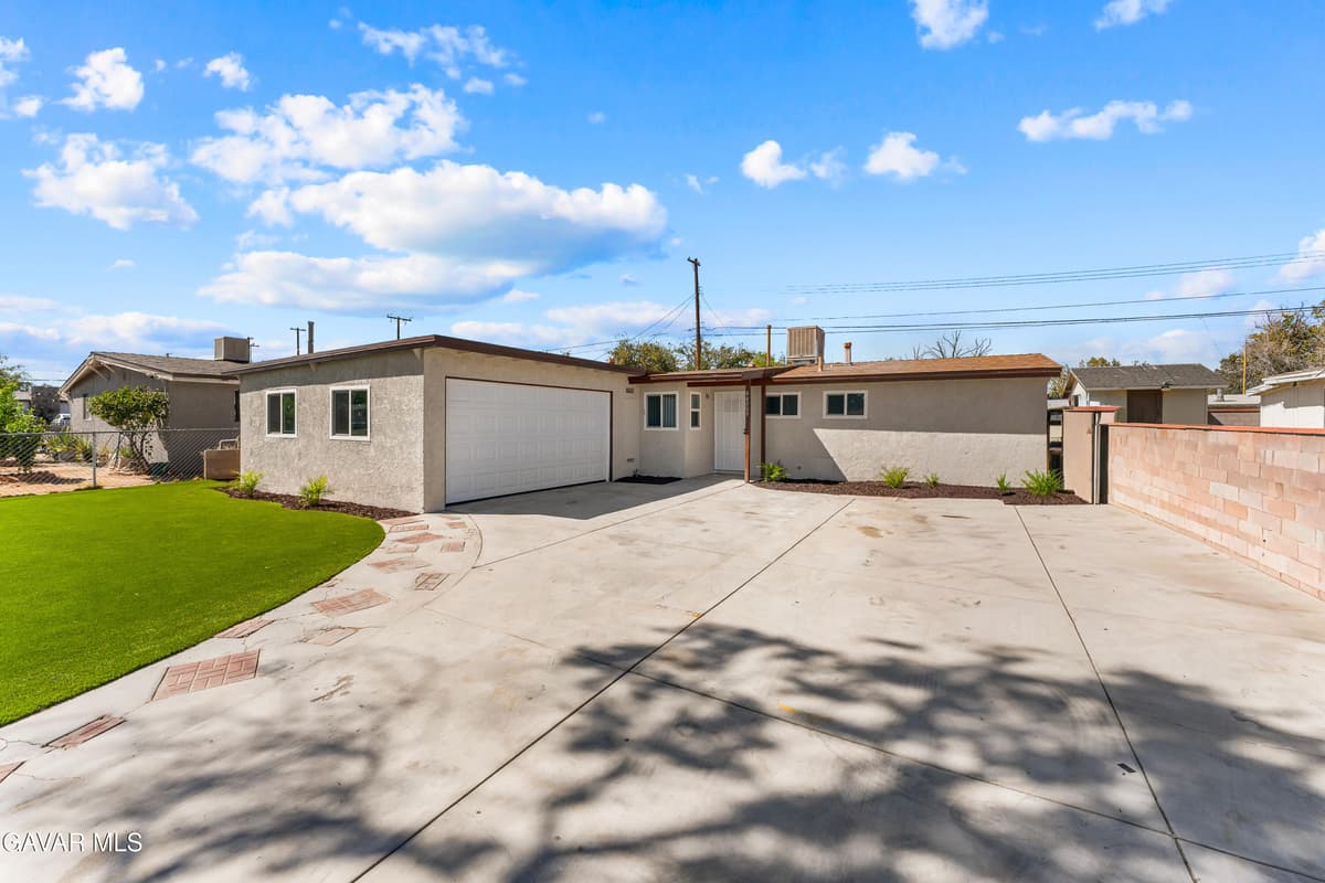 44009 E Stanridge Avenue