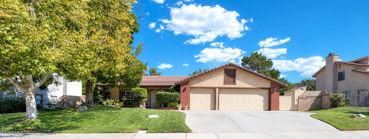 42220 Woodstone Lane