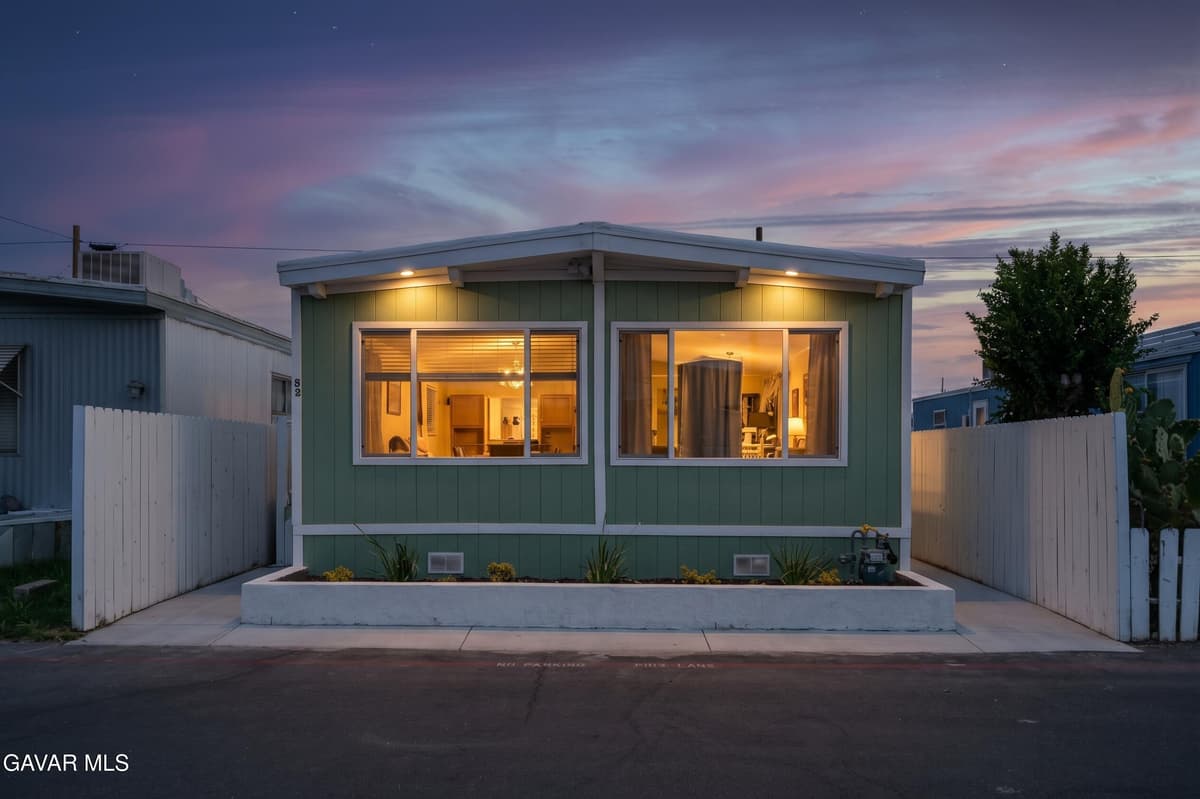 3157 E Avenue I
