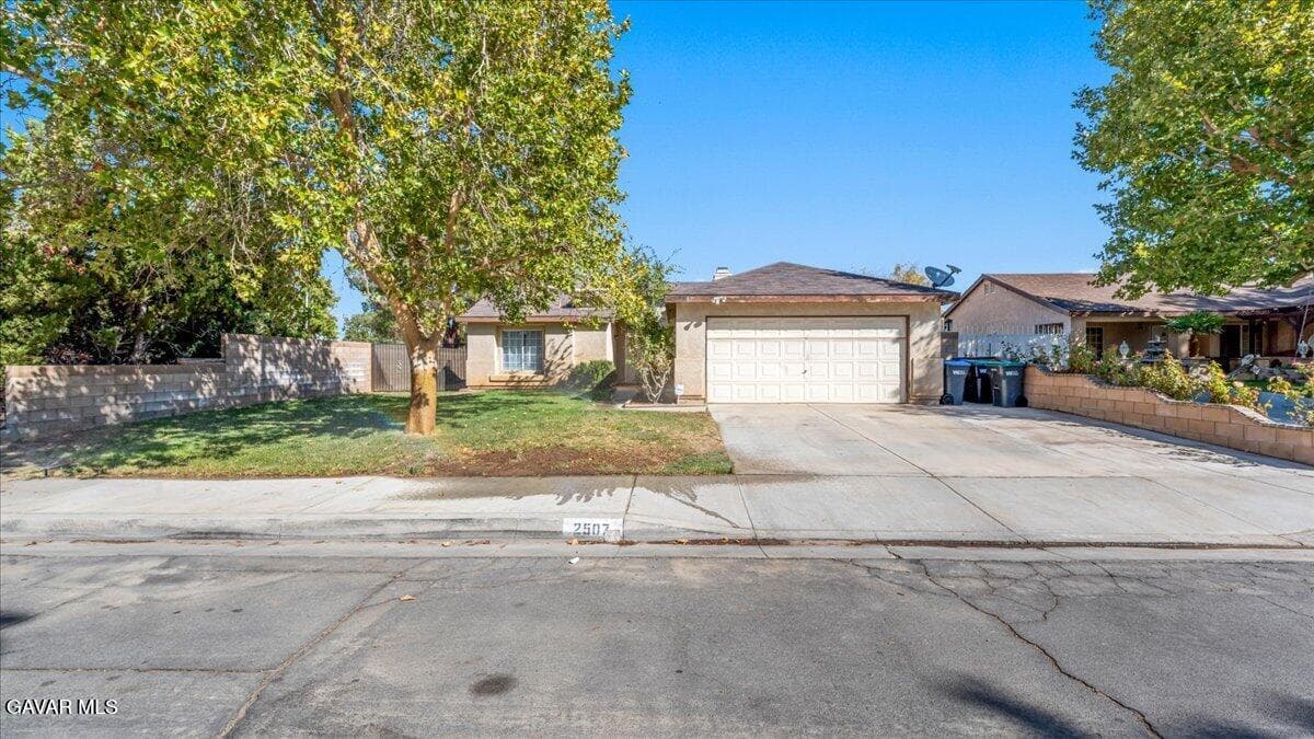 2507 E Avenue J14