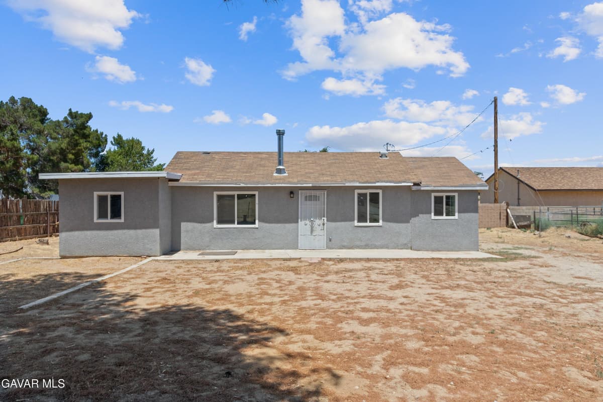 4528 W Avenue M8