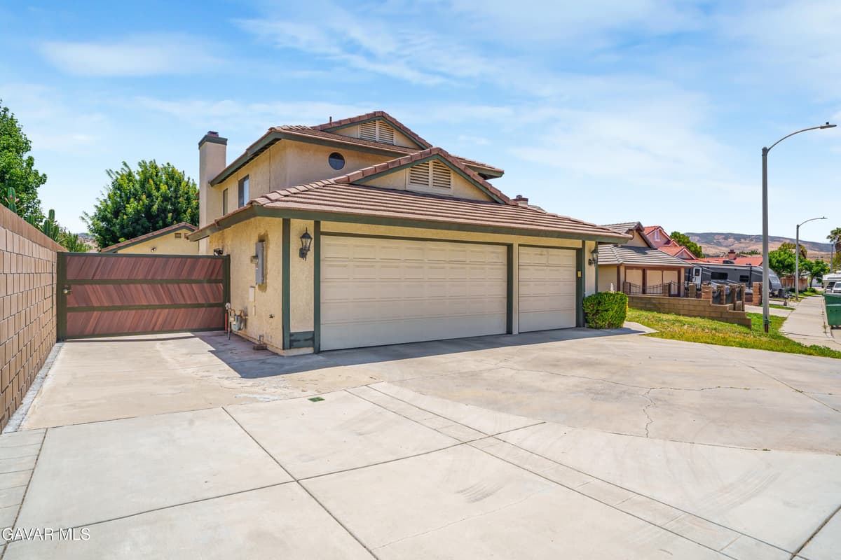 2102 Redrock Court