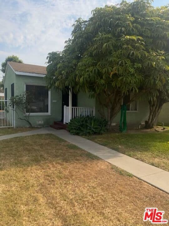 1346 W 59th Place
