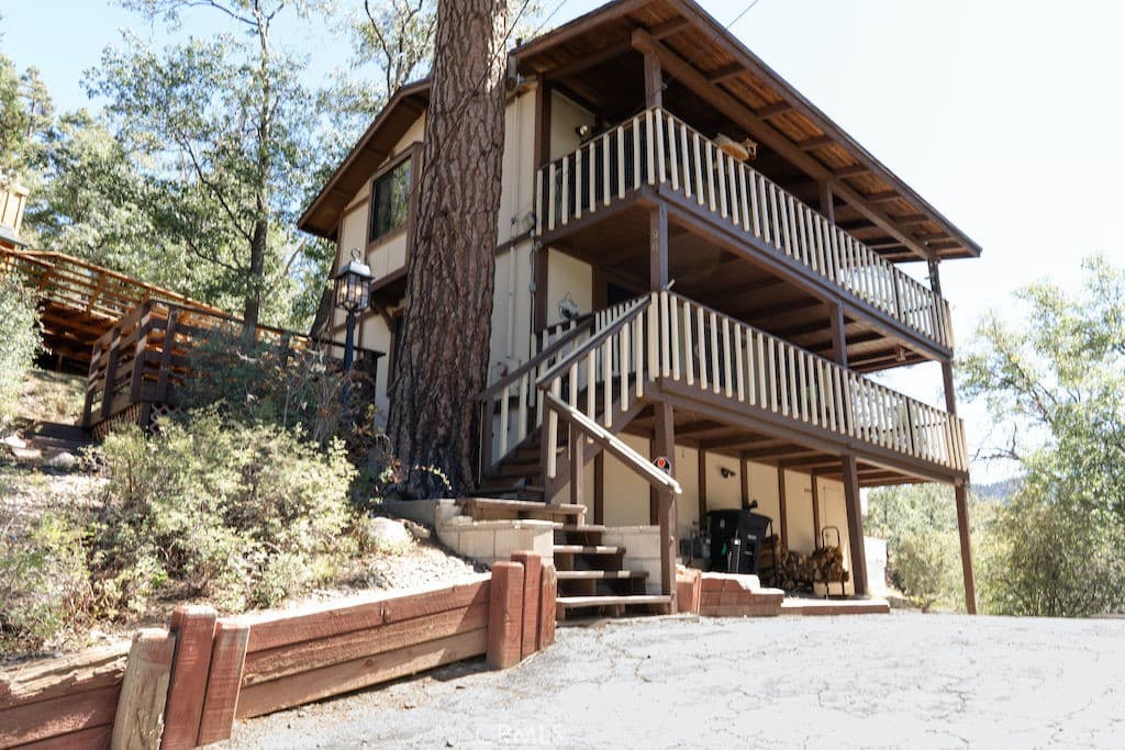 961 Villa Grove Avenue