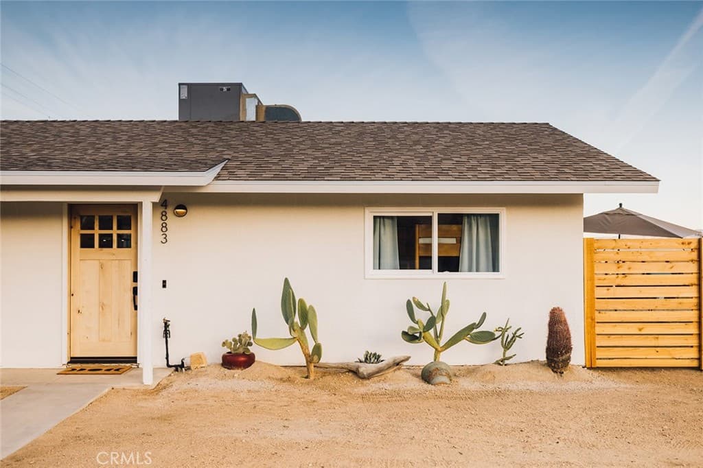 4883 Avenida La Candela