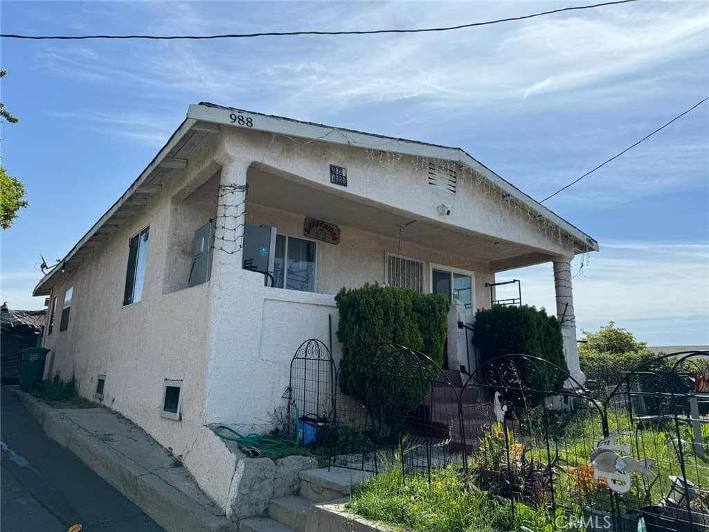 986 Gifford Avenue