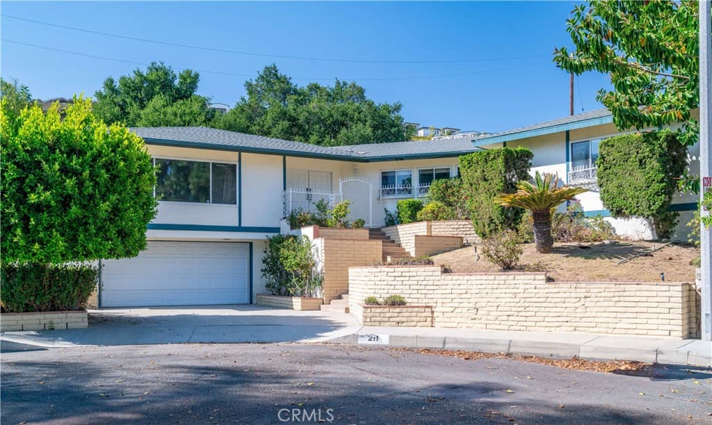 211 Peacock Lane