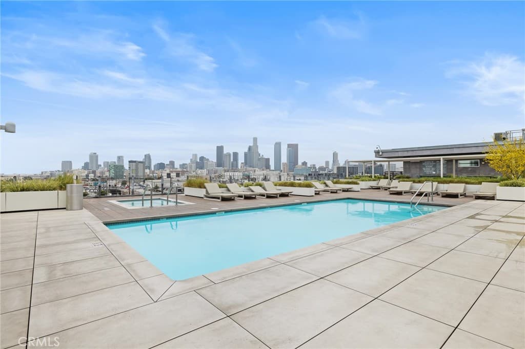 527 Molino Street 213
