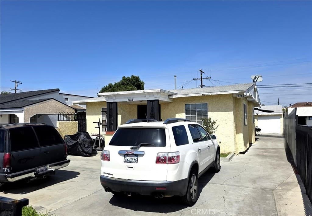 2749 Live Oak Street