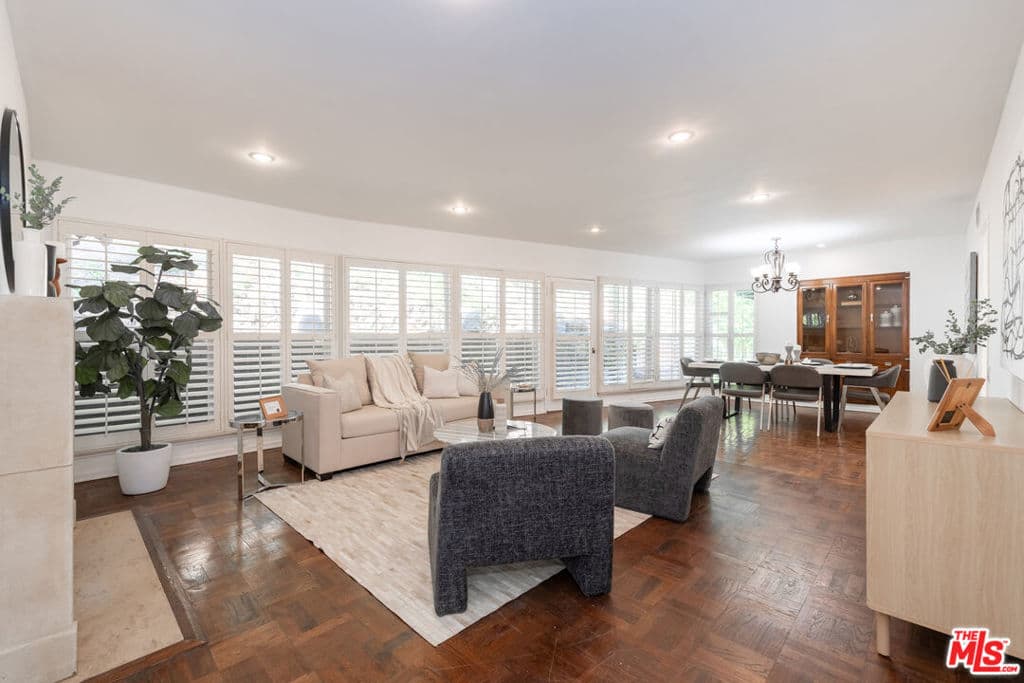 2559 HUTTON Drive