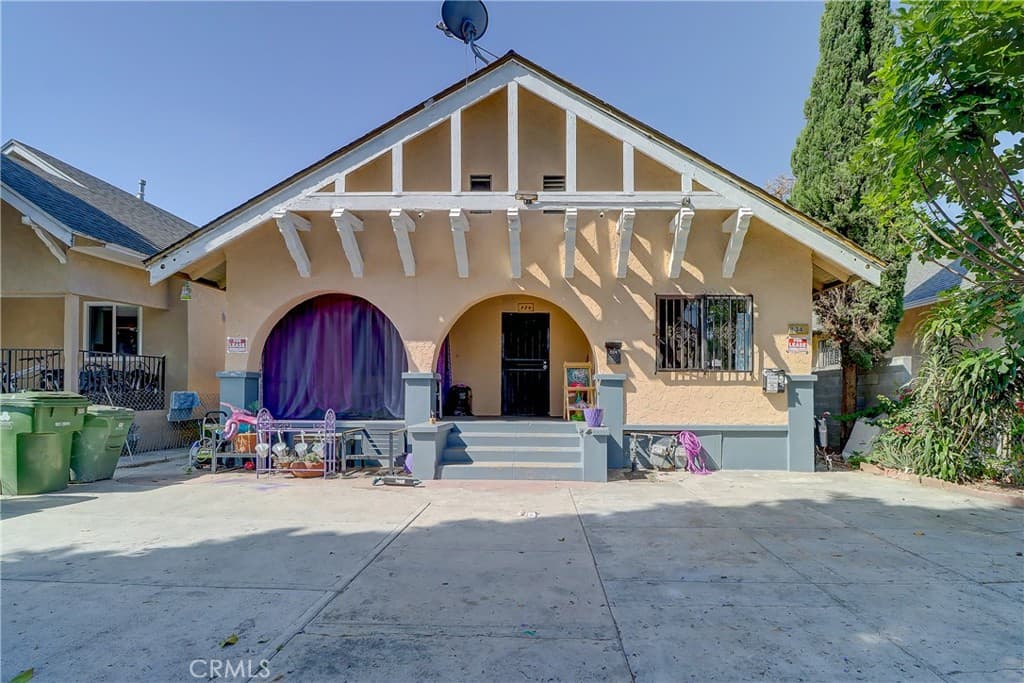 834 E 33rd Street