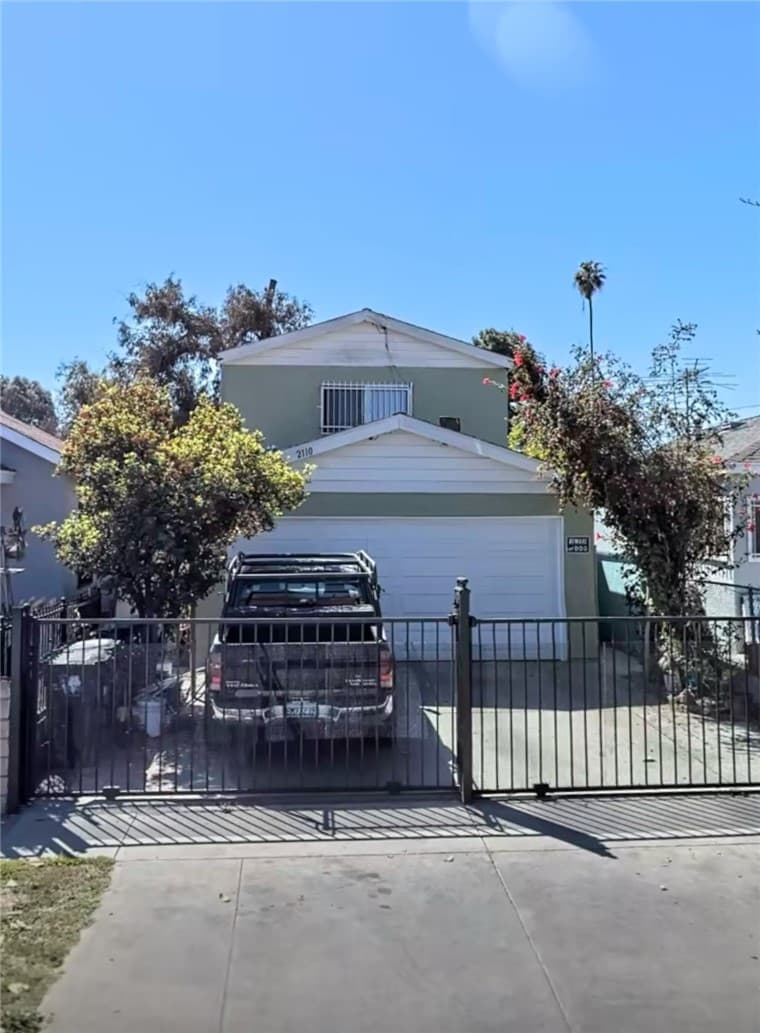 2110 E 113th