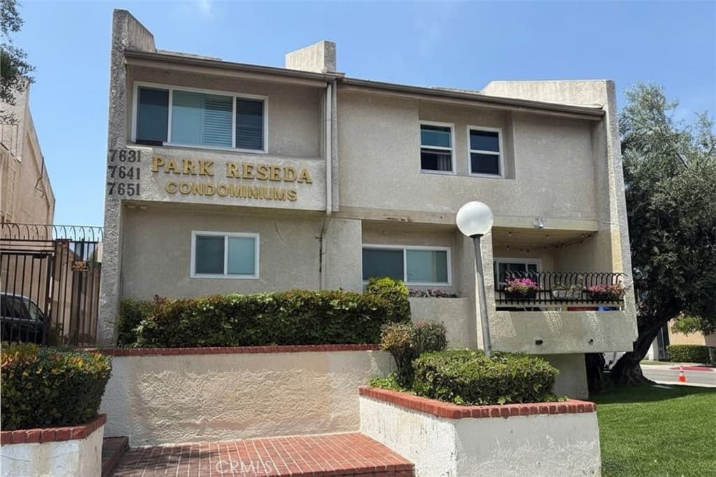 7651 Reseda 12