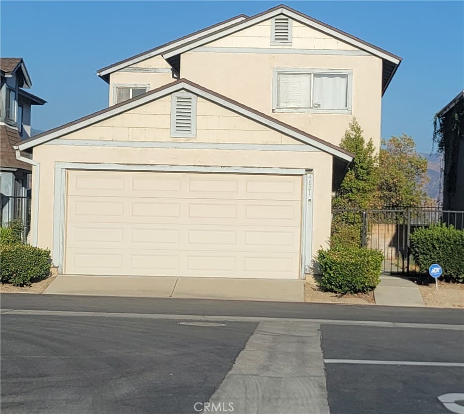 4821 Village Green