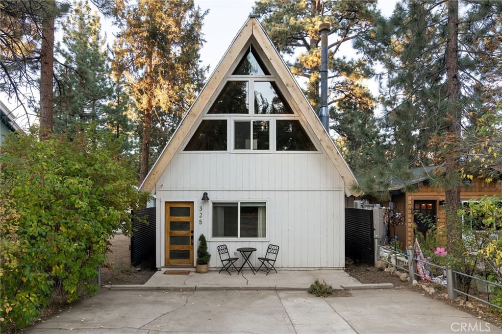 325 E Barker