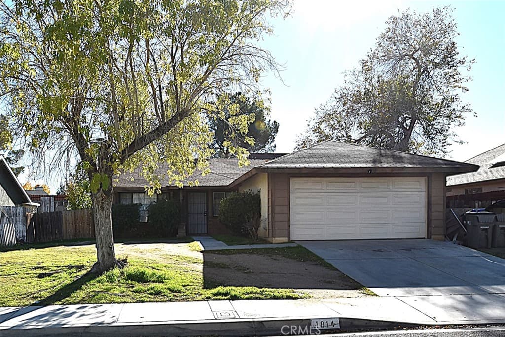 1814 E Avenue R2