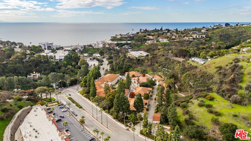 501 Palisades Drive 110