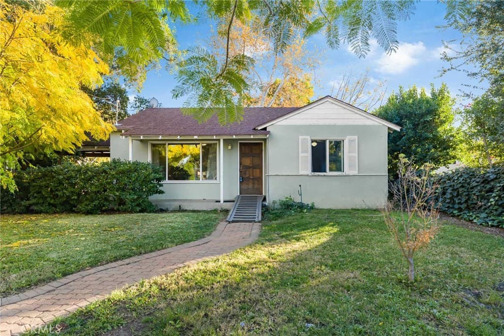 17806 Erwin St