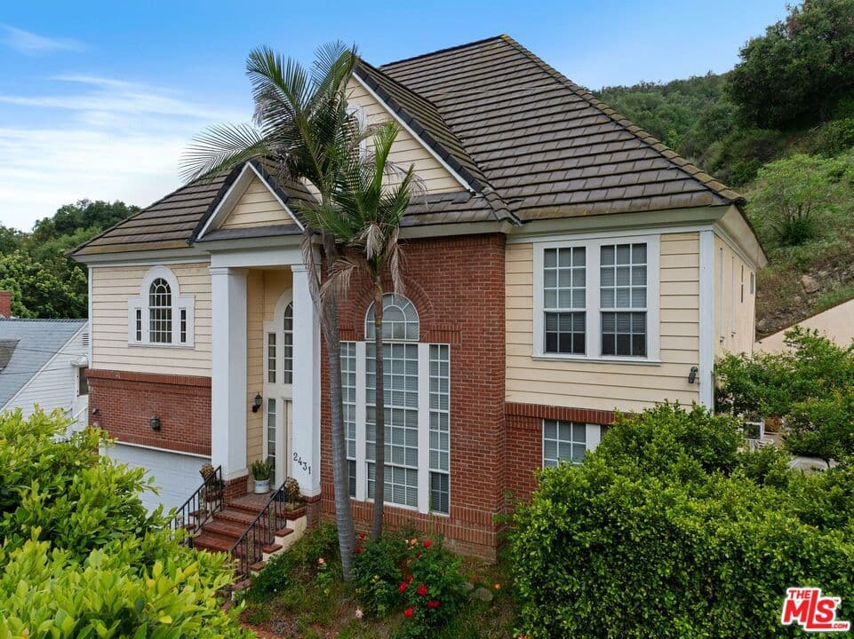2431 Benedict Canyon Drive