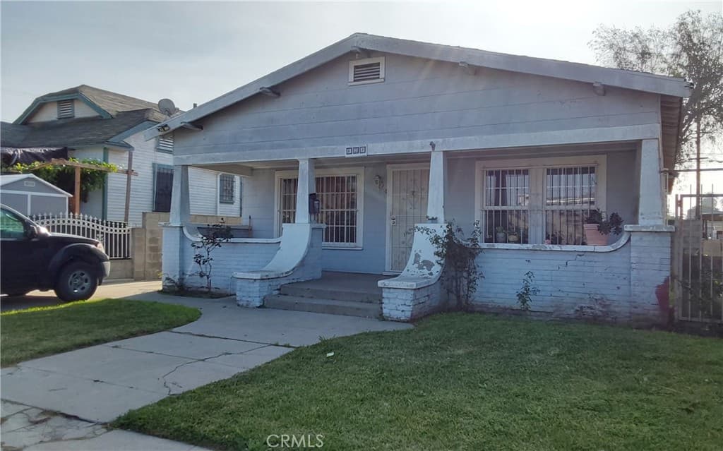 824 W 74th