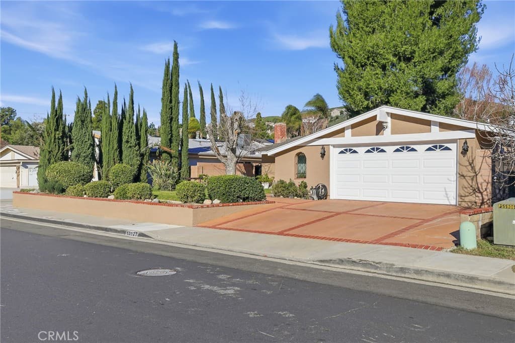 18927 Claycrest