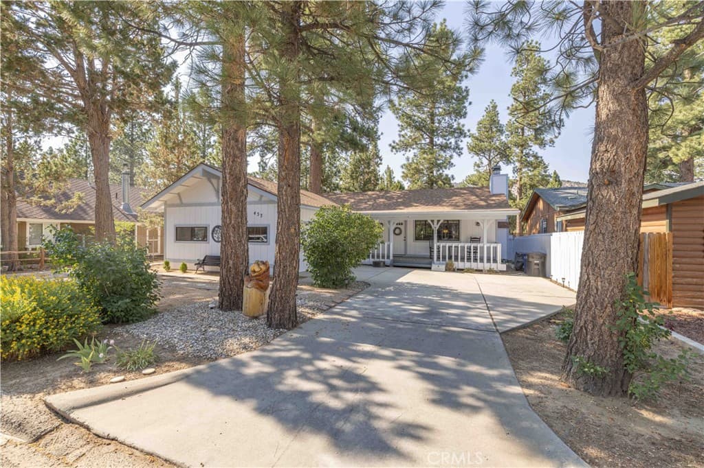 433 E Barker