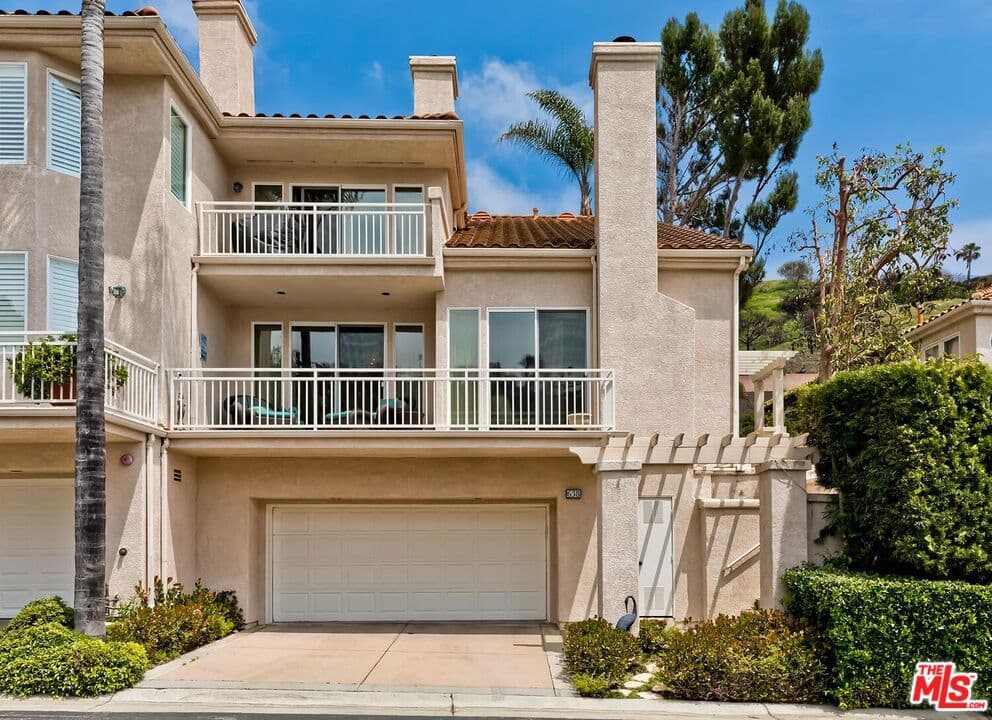 638 Palisades Drive