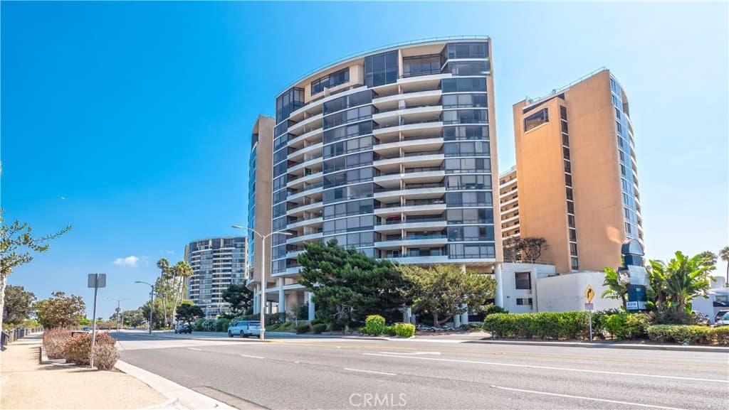 4265 Marina City Drive 811