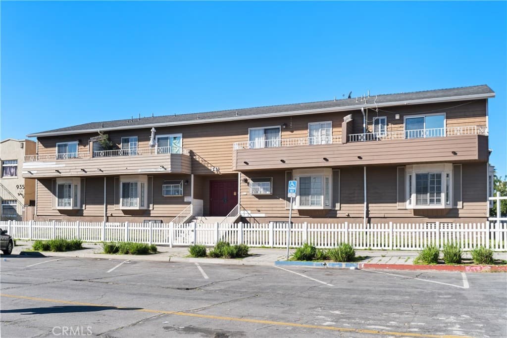 941 Elm 16