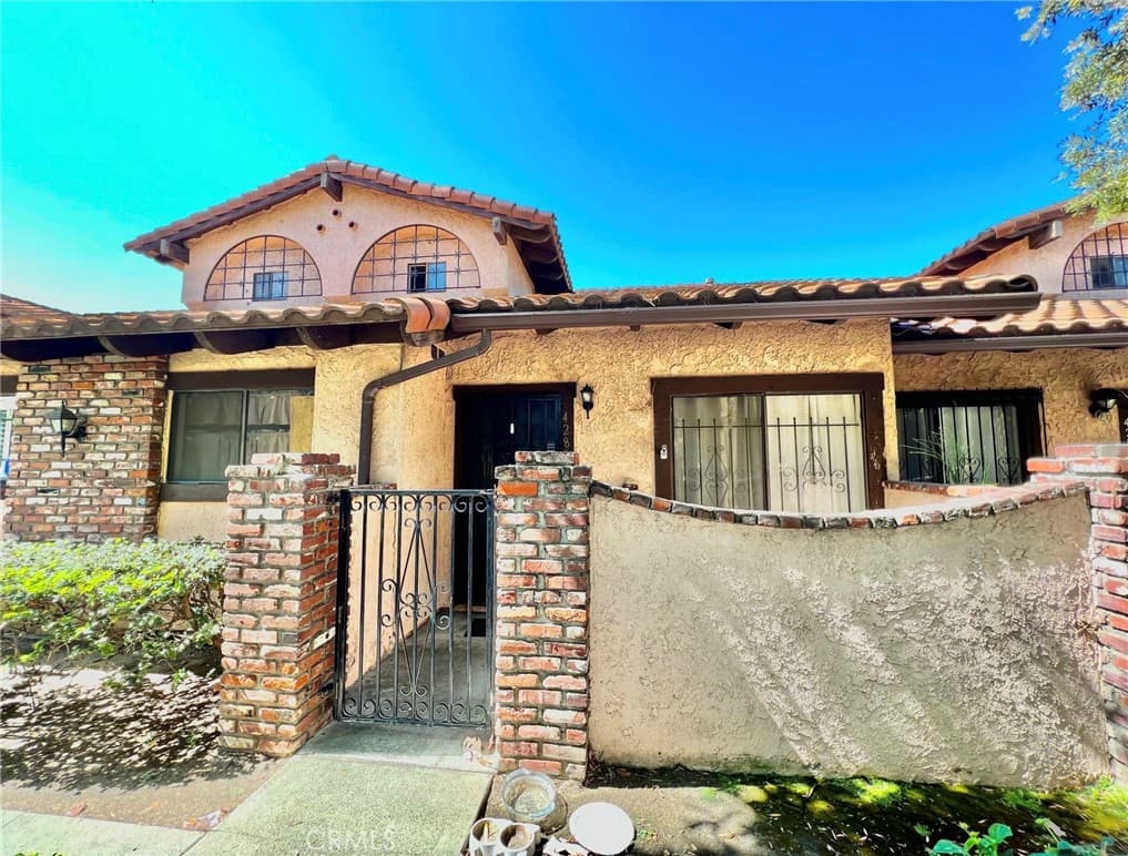 4288 Rosemead 25